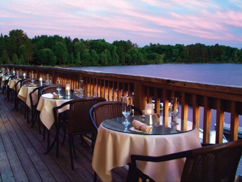 Готель Taboo Muskoka Ґрейвенгерст Екстер'єр фото