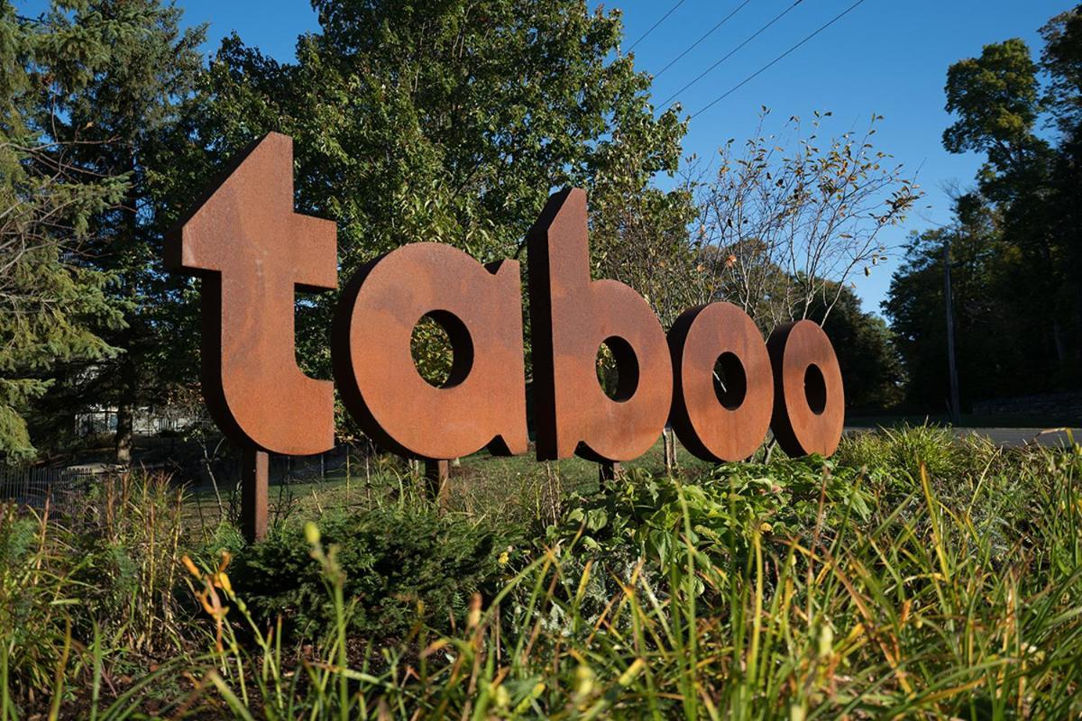 Готель Taboo Muskoka Ґрейвенгерст Екстер'єр фото